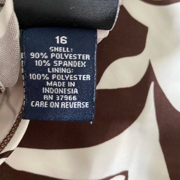 hawaiian print top in beautiful brown and white colorway! - Picture 4 of 4